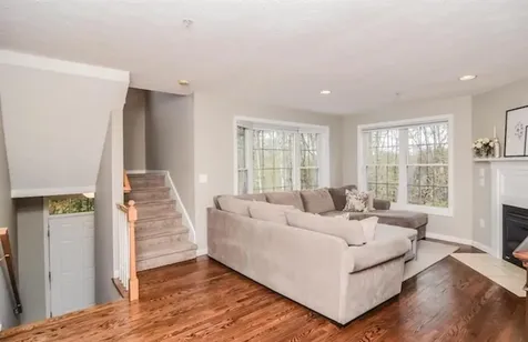 14 Georgetowne Drive Nashua NH 03062