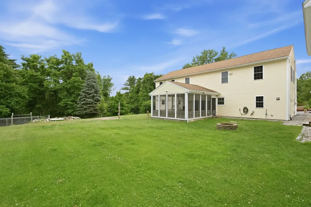 5 Johns Drive Hooksett NH 03106