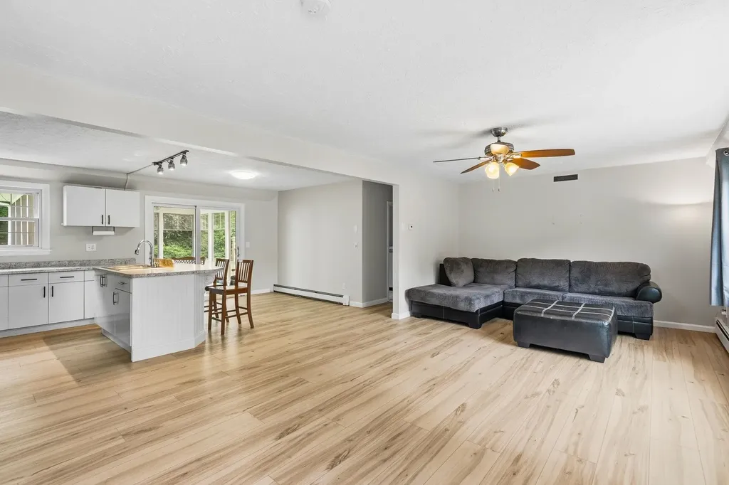 5 Johns Drive Hooksett NH 03106