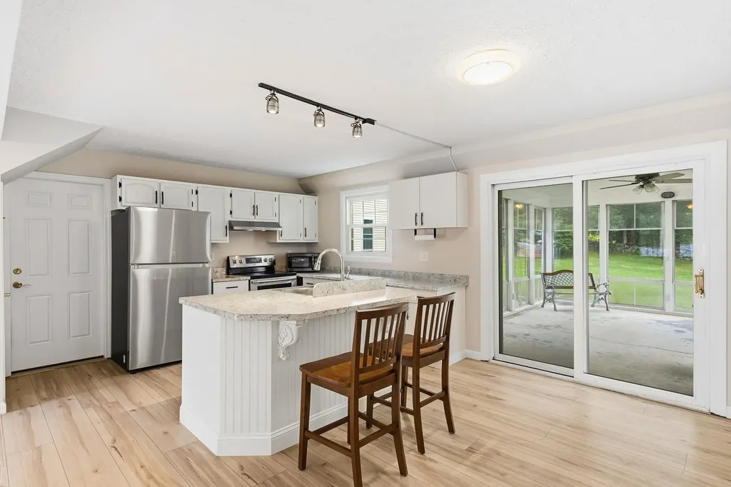 5 Johns Drive Hooksett NH 03106