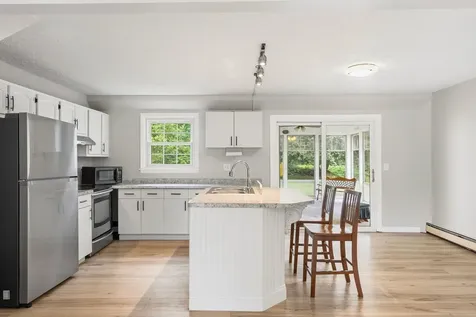 5 Johns Drive Hooksett NH 03106