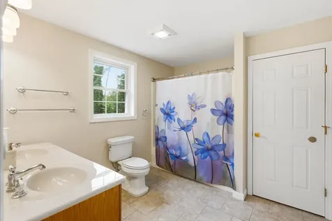 5 Johns Drive Hooksett NH 03106