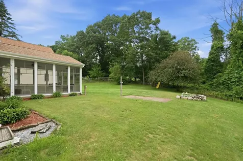 5 Johns Drive Hooksett NH 03106