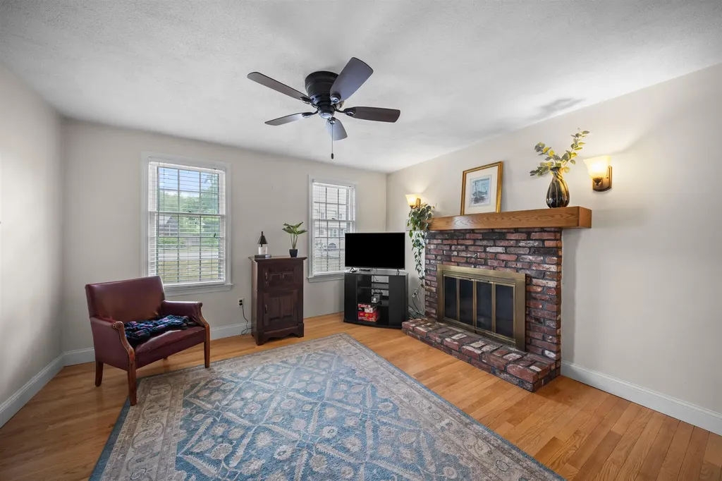 19 Baymeadow Drive Nashua NH 03063