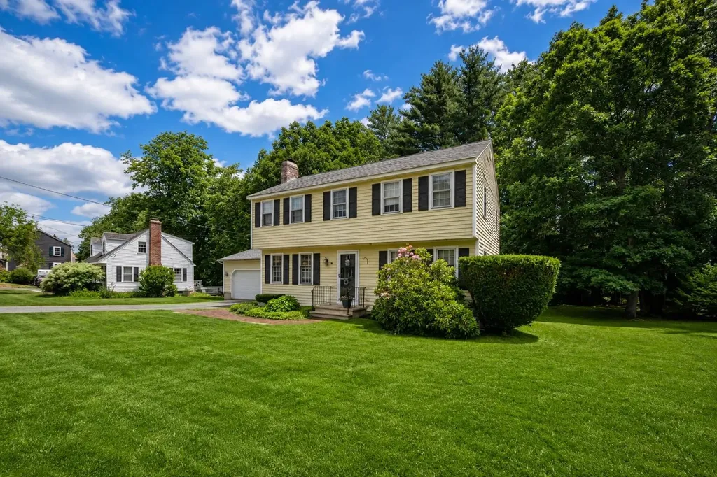 19 Baymeadow Drive Nashua NH 03063
