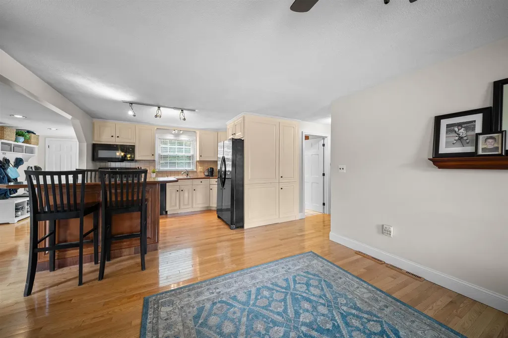 19 Baymeadow Drive Nashua NH 03063