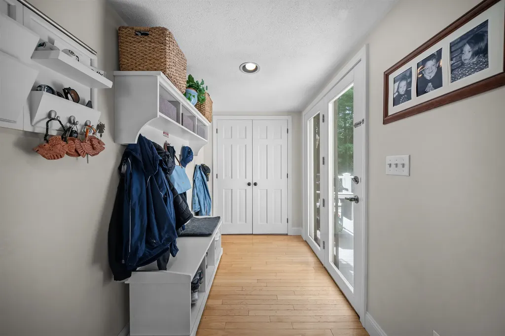 19 Baymeadow Drive Nashua NH 03063
