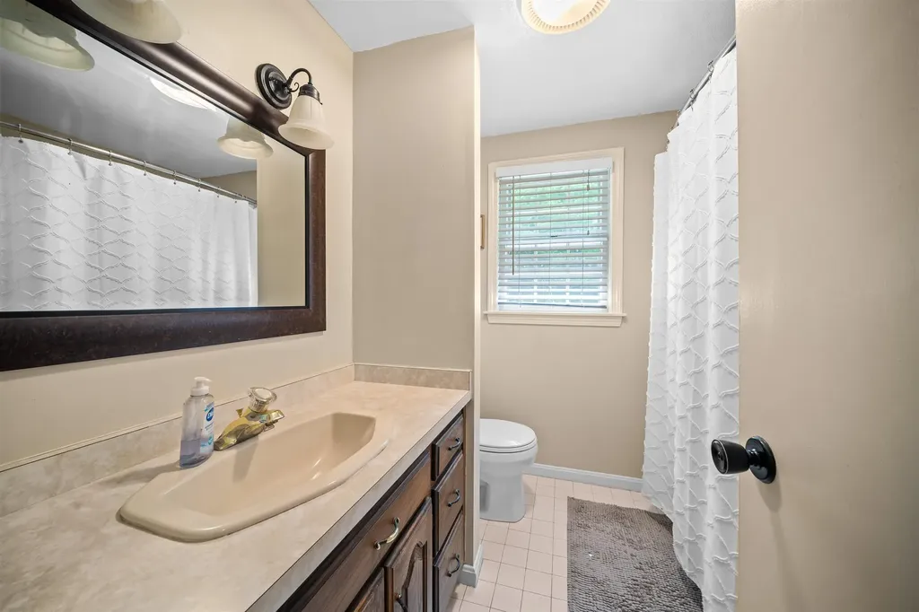 19 Baymeadow Drive Nashua NH 03063