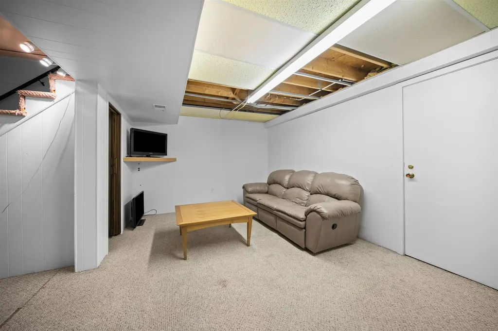 19 Baymeadow Drive Nashua NH 03063