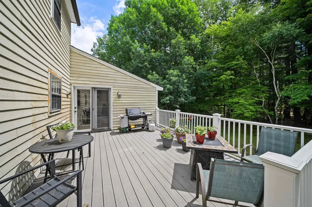 19 Baymeadow Drive Nashua NH 03063