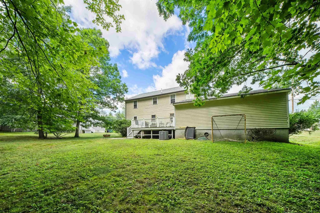 19 Baymeadow Drive Nashua NH 03063