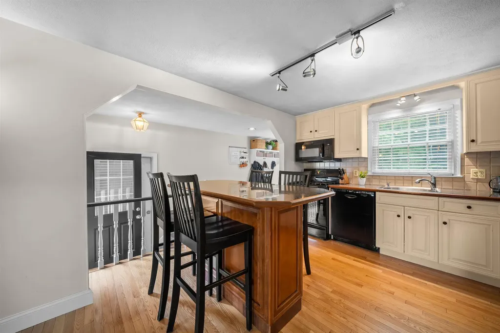 19 Baymeadow Drive Nashua NH 03063