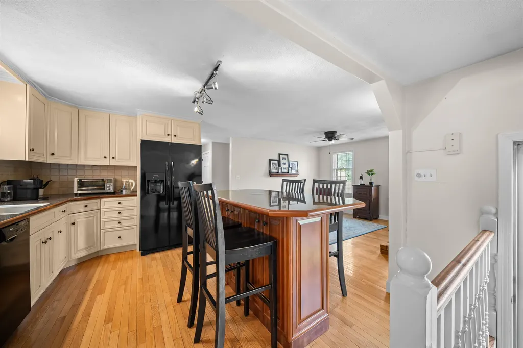 19 Baymeadow Drive Nashua NH 03063