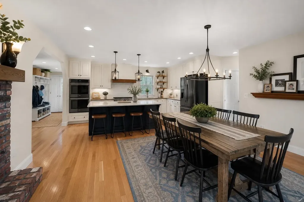 19 Baymeadow Drive Nashua NH 03063