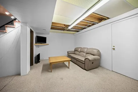 19 Baymeadow Drive Nashua NH 03063