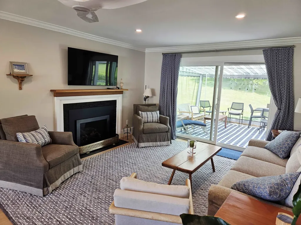 65 Hilltop Place New London NH 03257