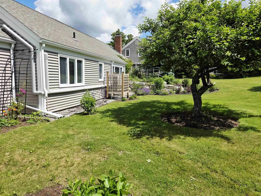 65 Hilltop Place New London NH 03257