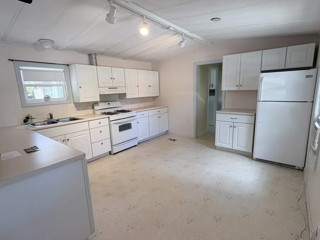 1 Oak Court Seabrook NH 03874