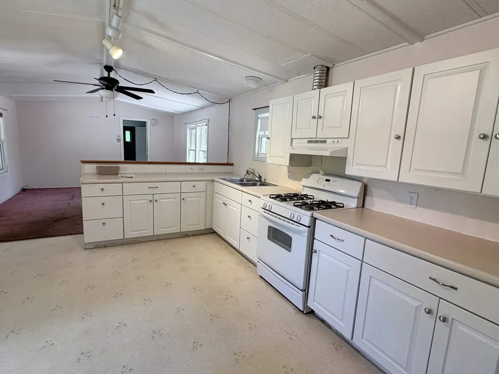1 Oak Court Seabrook NH 03874