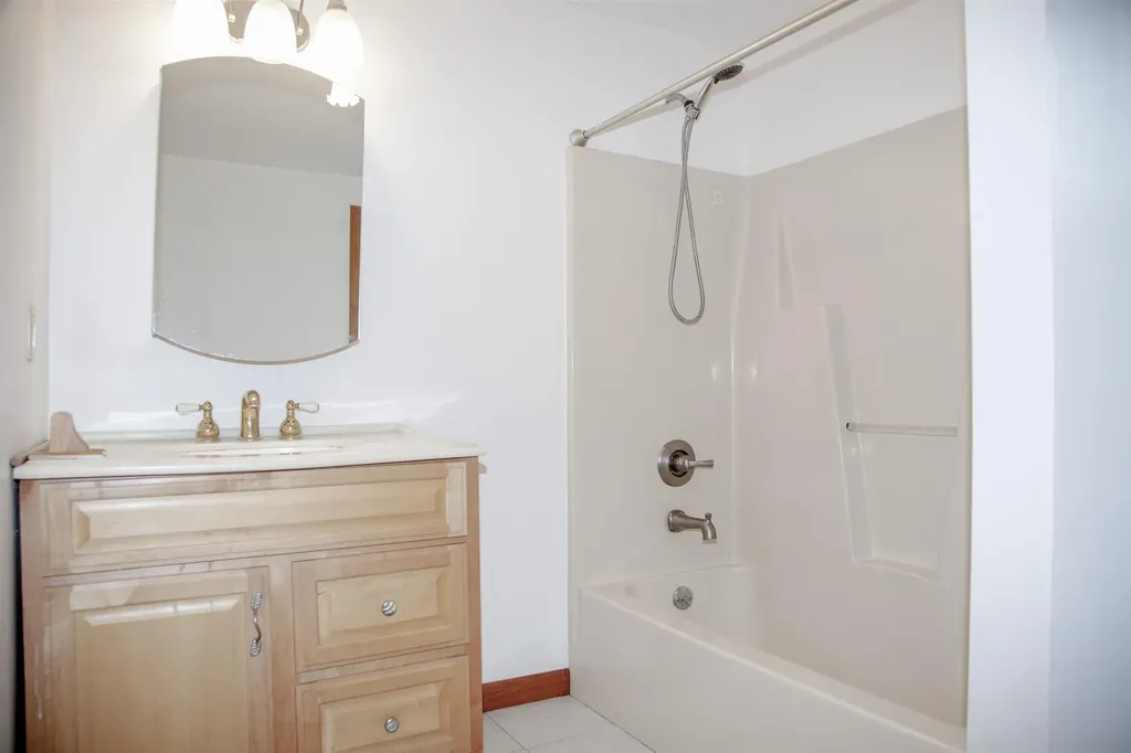 4 Bingham Circle Sandown NH 03873
