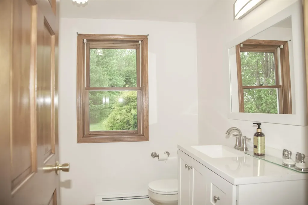 4 Bingham Circle Sandown NH 03873