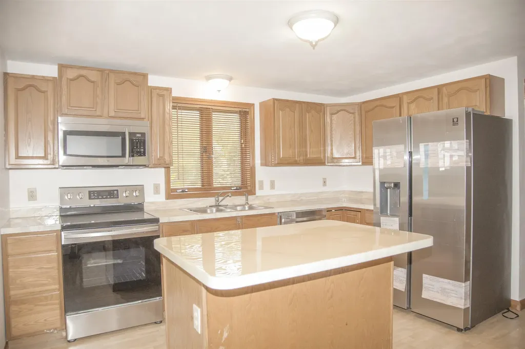 4 Bingham Circle Sandown NH 03873