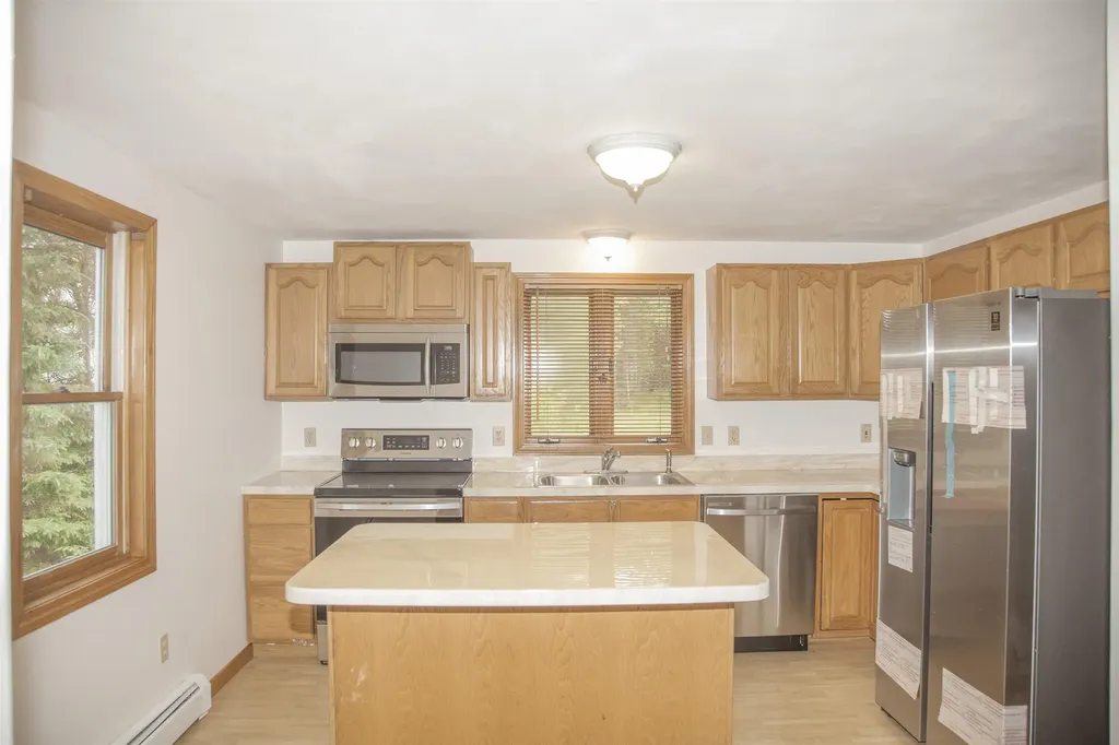 4 Bingham Circle Sandown NH 03873