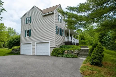 4 Bingham Circle Sandown NH 03873
