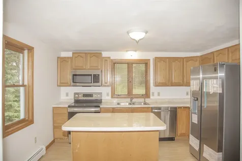 4 Bingham Circle Sandown NH 03873