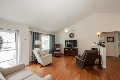 8 Cedar Street Hooksett NH 03106