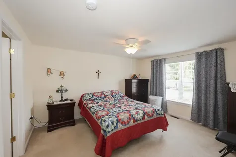 8 Cedar Street Hooksett NH 03106