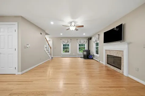 11 Montgomery Farm Road Derry NH 03038