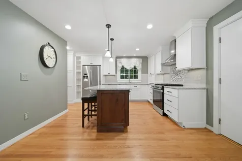 11 Montgomery Farm Road Derry NH 03038