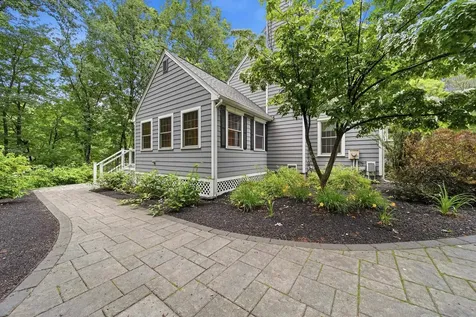 11 Montgomery Farm Road Derry NH 03038