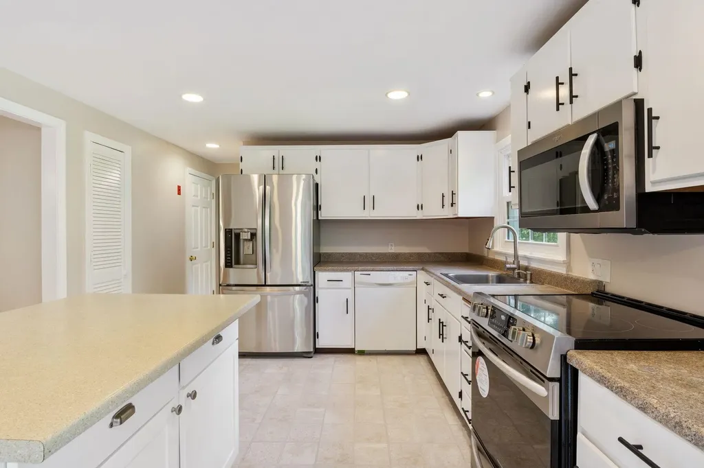 46 Woodridge Road Durham NH 03824