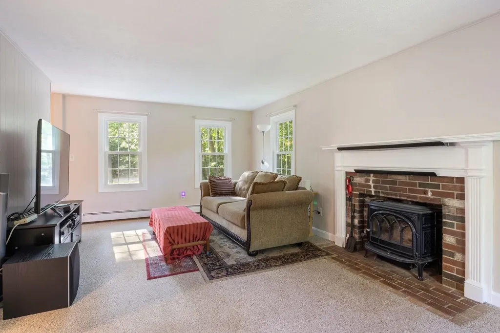 46 Woodridge Road Durham NH 03824