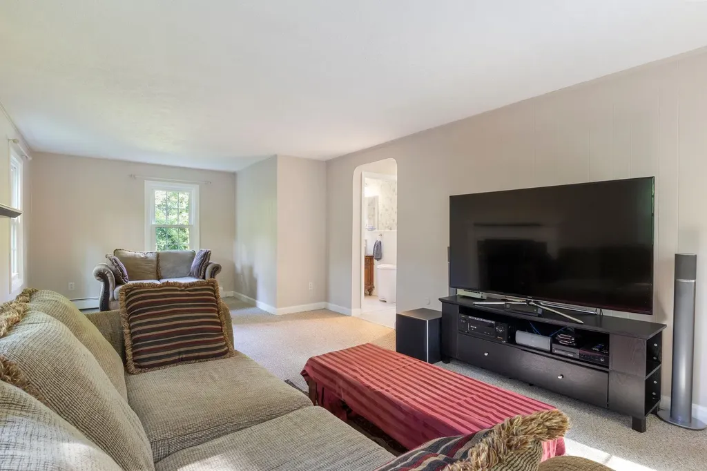 46 Woodridge Road Durham NH 03824