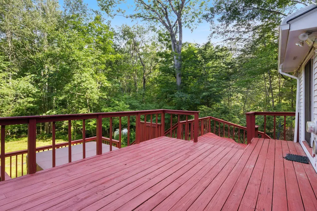 46 Woodridge Road Durham NH 03824