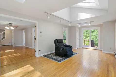 46 Woodridge Road Durham NH 03824