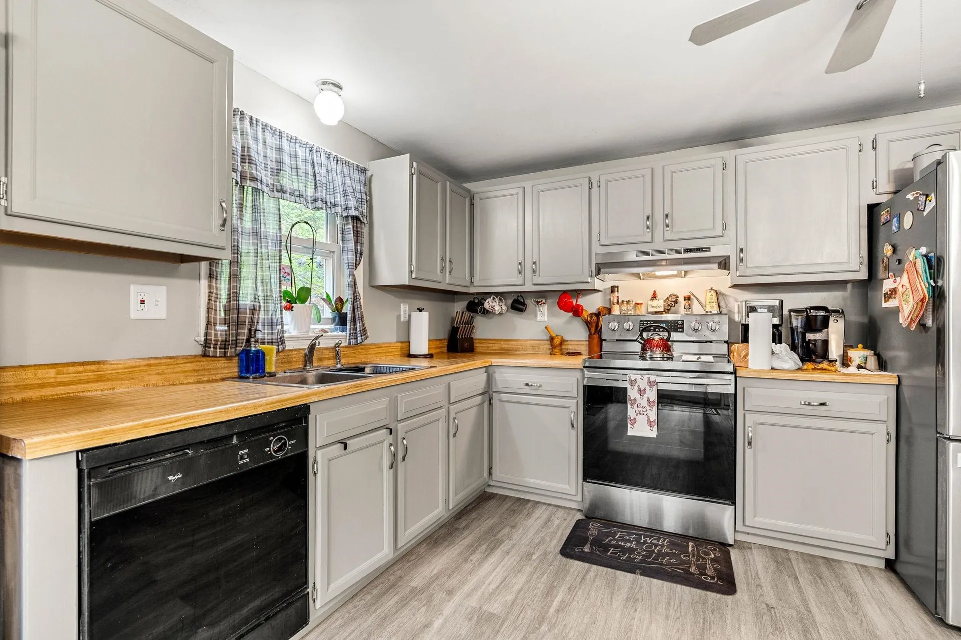 12L Rebecca Lane Derry NH 03038