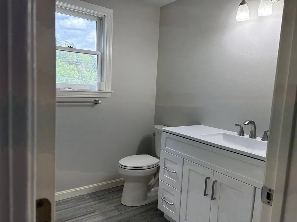 144 Old Derry Road Londonderry NH 03053