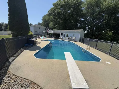 144 Old Derry Road Londonderry NH 03053