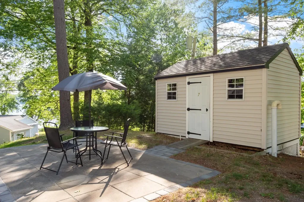 7 Beach Road Hampstead NH 03841