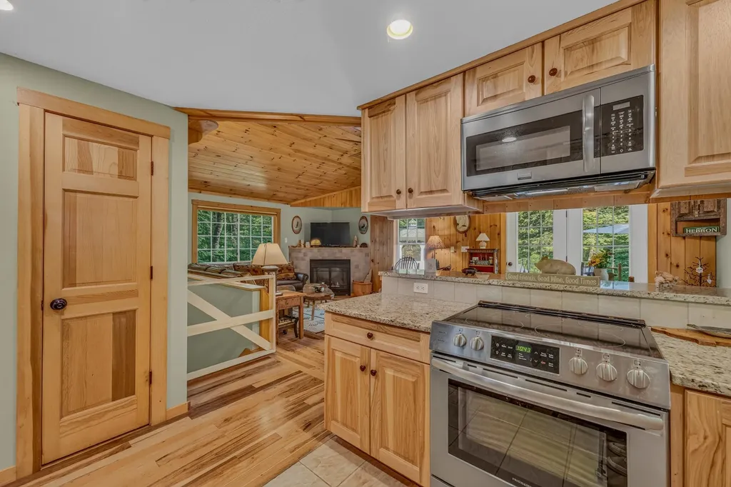 32 Stoney Brook Road Hebron NH 03241