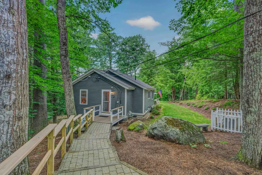 32 Stoney Brook Road Hebron NH 03241
