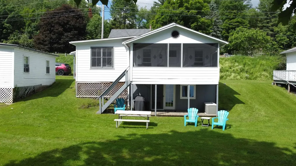 32 Mack's Drive Derby VT 05829