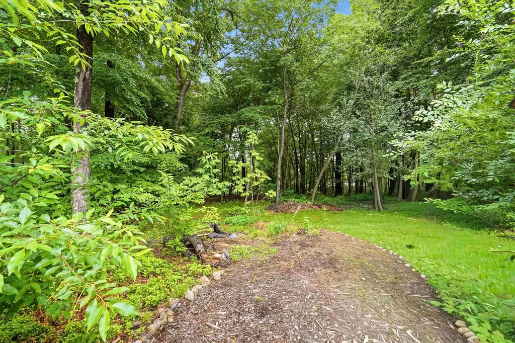 22 Erik Street Merrimack NH 03054