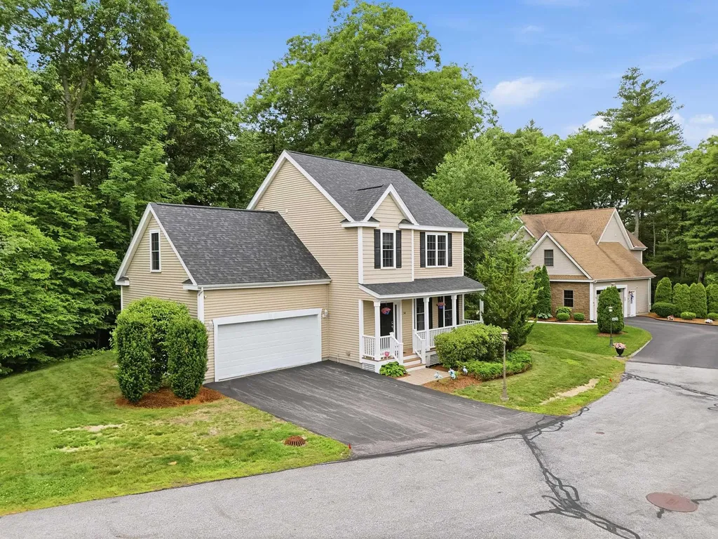 54 River Bend Way Manchester NH 03103