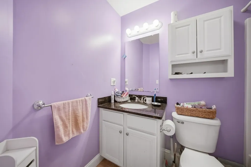 54 River Bend Way Manchester NH 03103