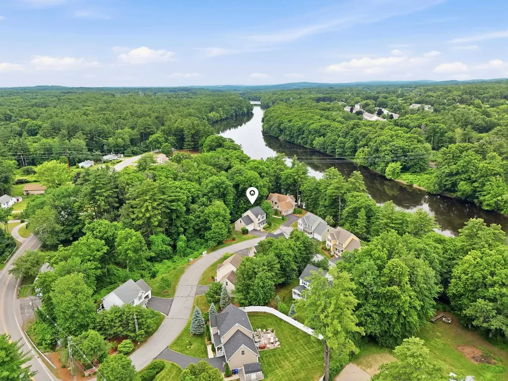 54 River Bend Way Manchester NH 03103
